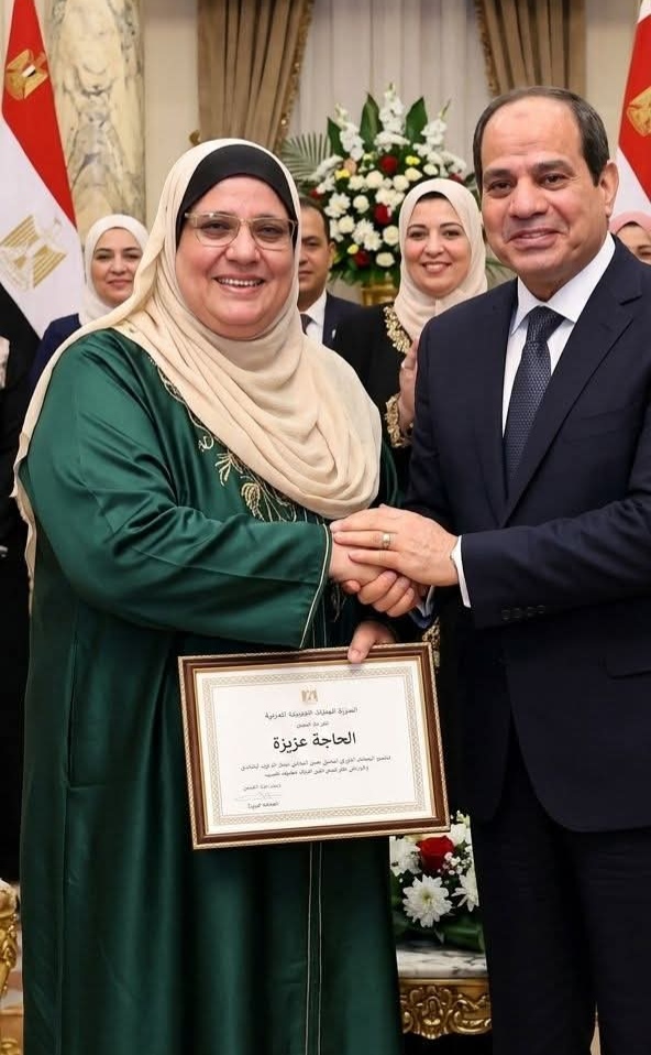 تكريم الحجة عزيزة عبد العليم بعد مسيرة 36 عاماً في إطعام الطعام.. والحلم مطعم 5 أدوار