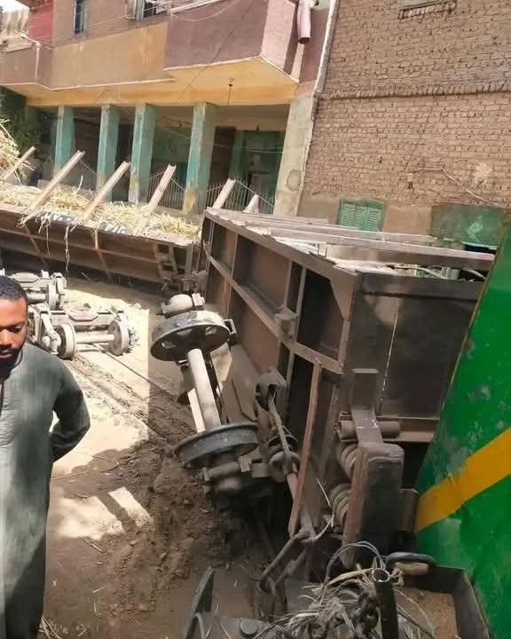 مشهد يحبس الأنفاس خروج قطار 