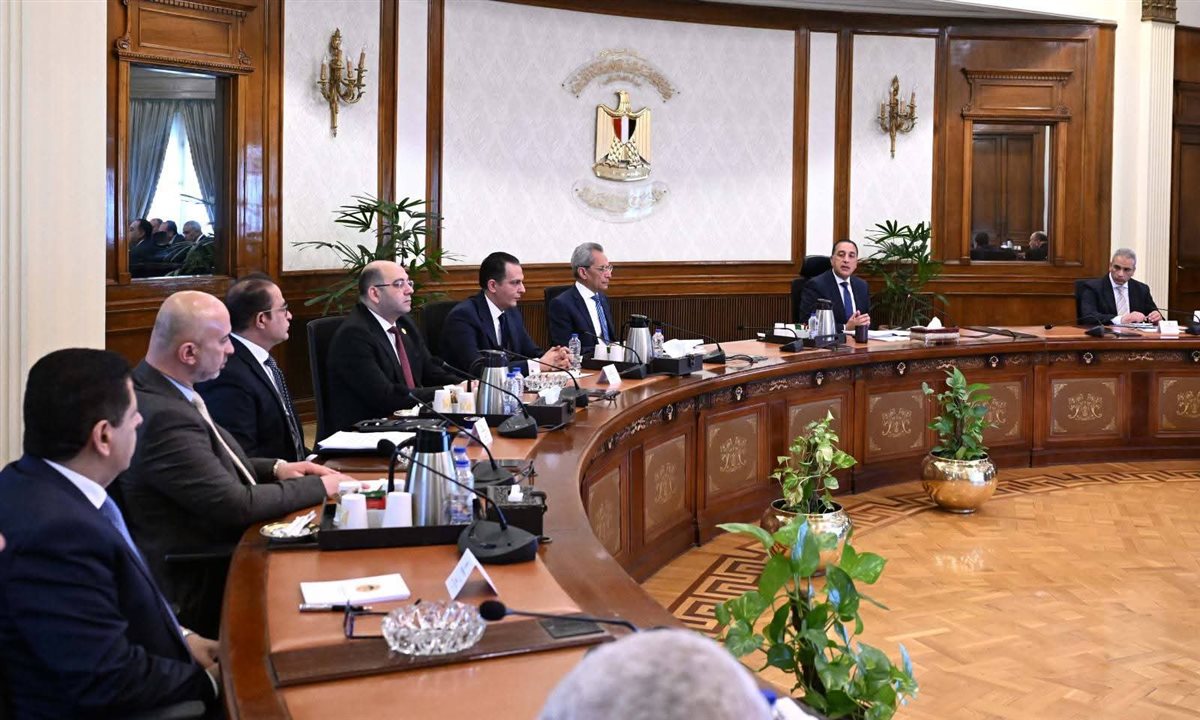 رئيس الوزراء يلتقي رؤساء الهيئات البرلمانية بمجلس النواب
