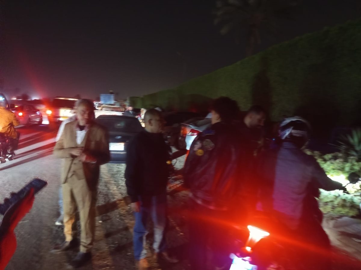 رئيس مدينة أبو النمرس بالجيزة يقود حملة مرورية لتنفيذ مواعيد الغلق المعُلن عنها