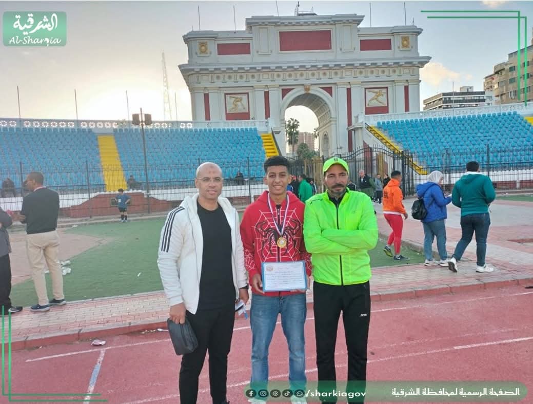 محافظ الشرقية يكرم البطل عمرو هاني لحصوله علي برونزية الجمهورية لألعاب القوى&nbsp;