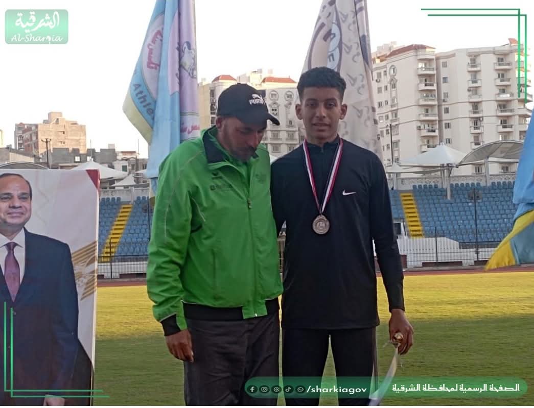 محافظ الشرقية يكرم البطل عمرو هاني لحصوله علي برونزية الجمهورية لألعاب القوى&nbsp;