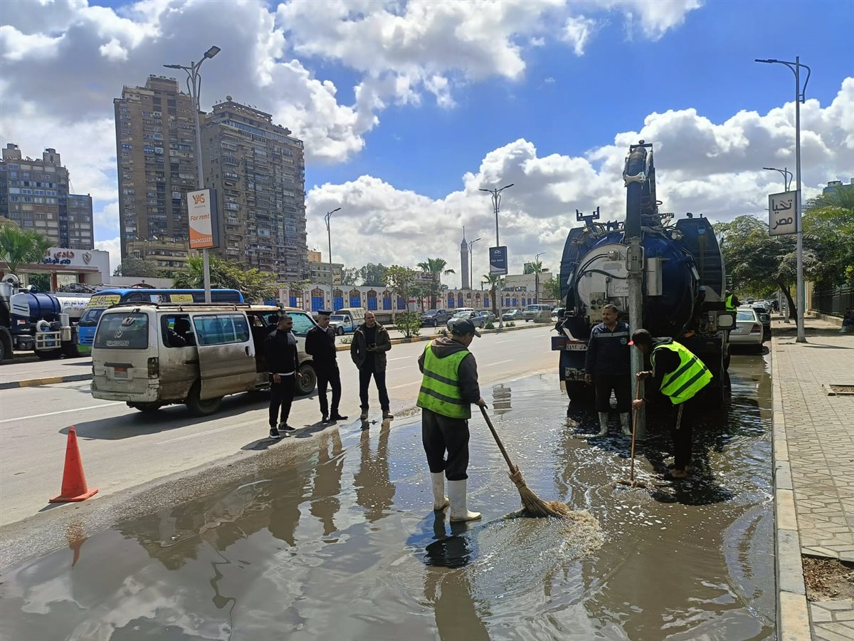 رئيس حي العجوزة..جهود مكثفة على مدار الساعة لمواجهة تجمعات الأمطار