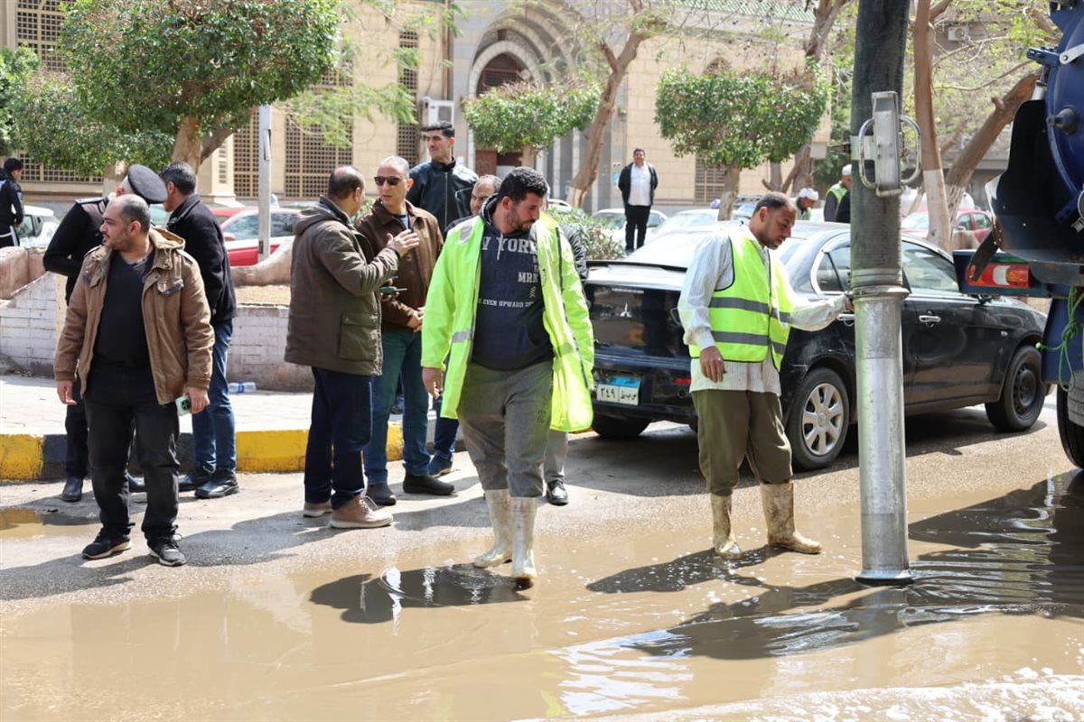 رئيس حي العجوزة..جهود مكثفة على مدار الساعة لمواجهة تجمعات الأمطار