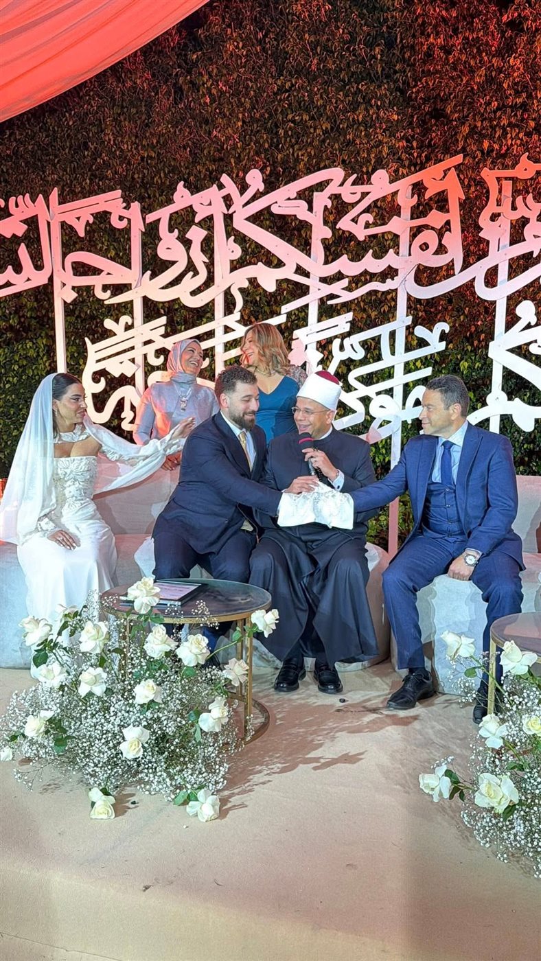 بأجواء عائلية دافئة.. الدكتورة هبة قطب تحتفل بعقد قران ابنتها راندة في ليلة من العمر