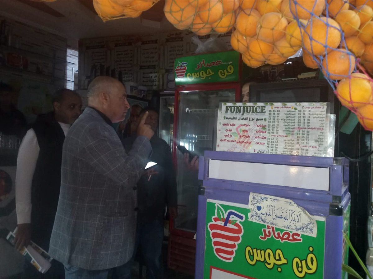 محافظ أسيوط: 33 محضرًا في يوم واحد ضد المخالفين لمواعيد غلق المحال.. ولا تهاون في تطبيق القانون