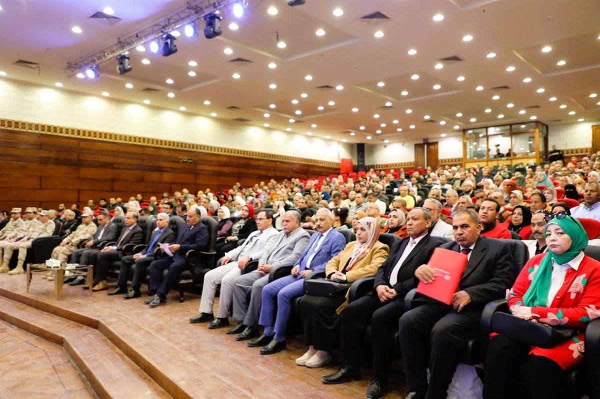محافظ المنيا يكرم العشرة الأوائل &nbsp;من المعلمين ضمن فعاليات “محاكاة دولة التلاوة”