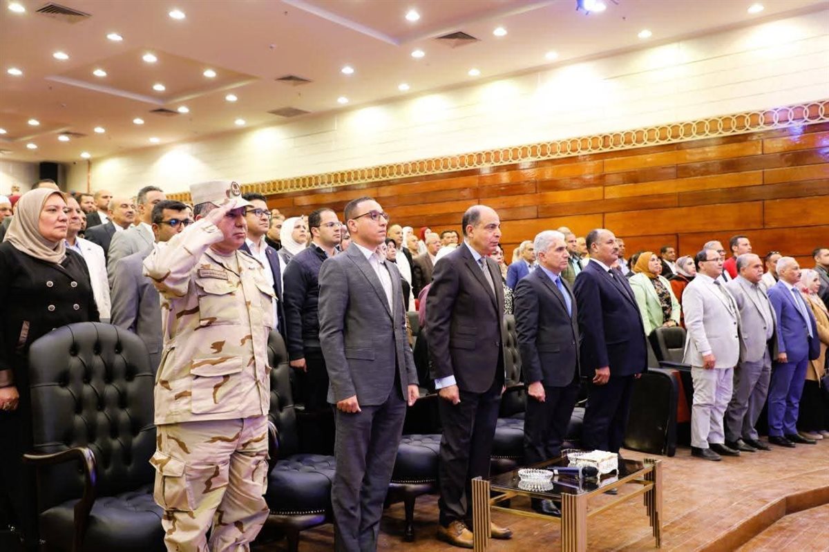 محافظ المنيا يكرم العشرة الأوائل &nbsp;من المعلمين ضمن فعاليات “محاكاة دولة التلاوة”