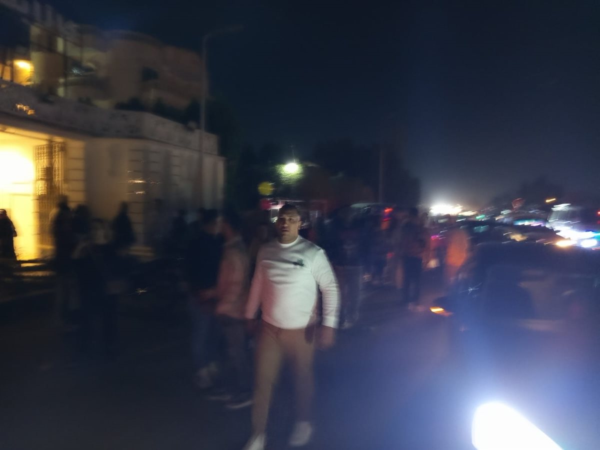 غلق المحال التجارية والكافيهات ومراكز الشباب والرياضة بأبو النمرس تنفيذًا لقرار الحكومة