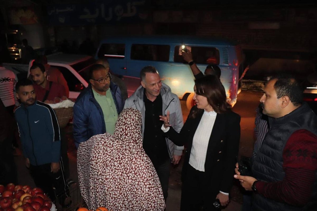 نائب محافظ الجيزة في جولة مفاجئة ببولاق الدكرور: غلق محال مخالفة وتشديد على النظافة والانضباط