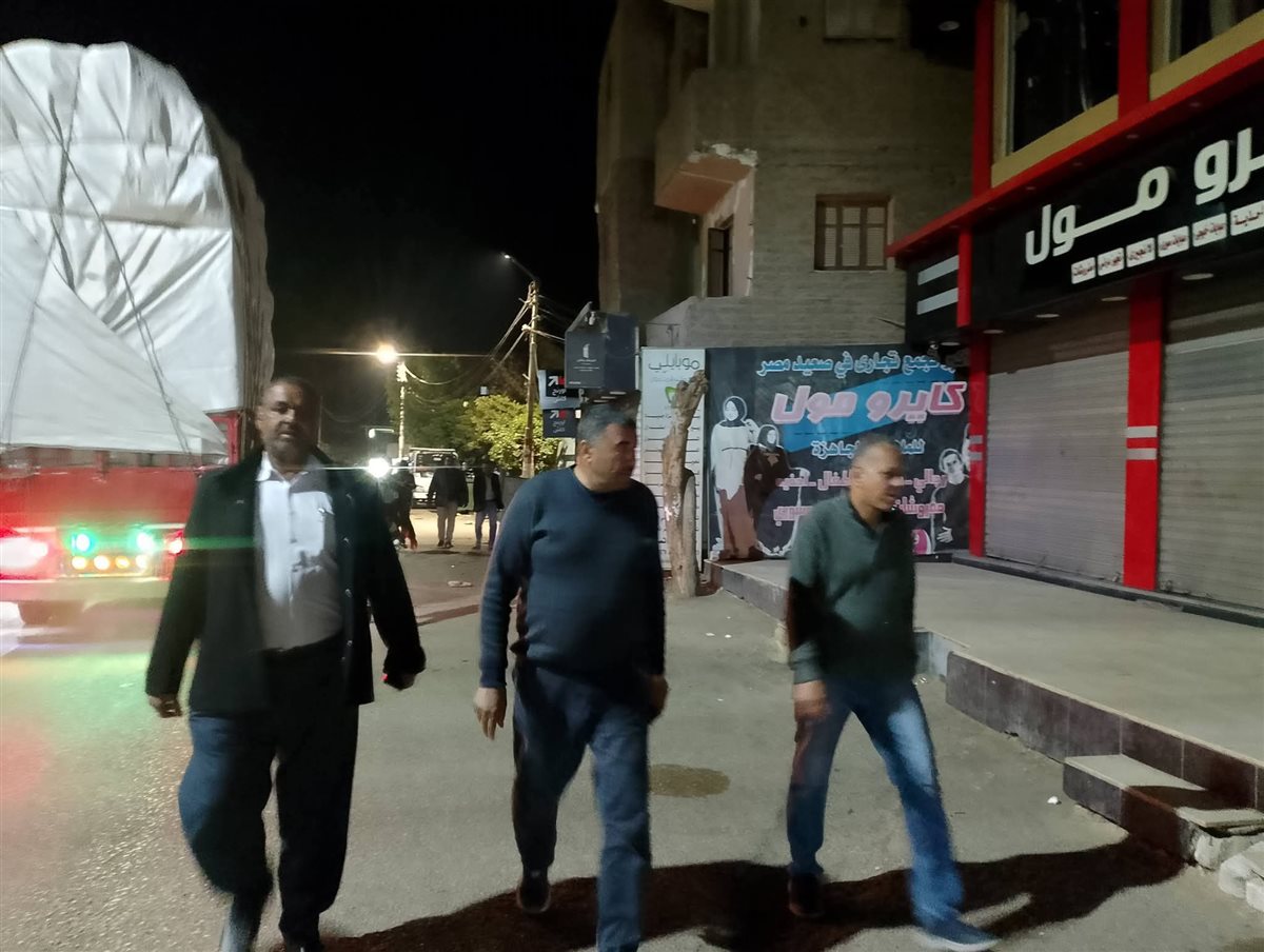 تشميع 35 محلًا مخالفًا لمواعيد الغلق خلال 24 ساعة بأسيوط