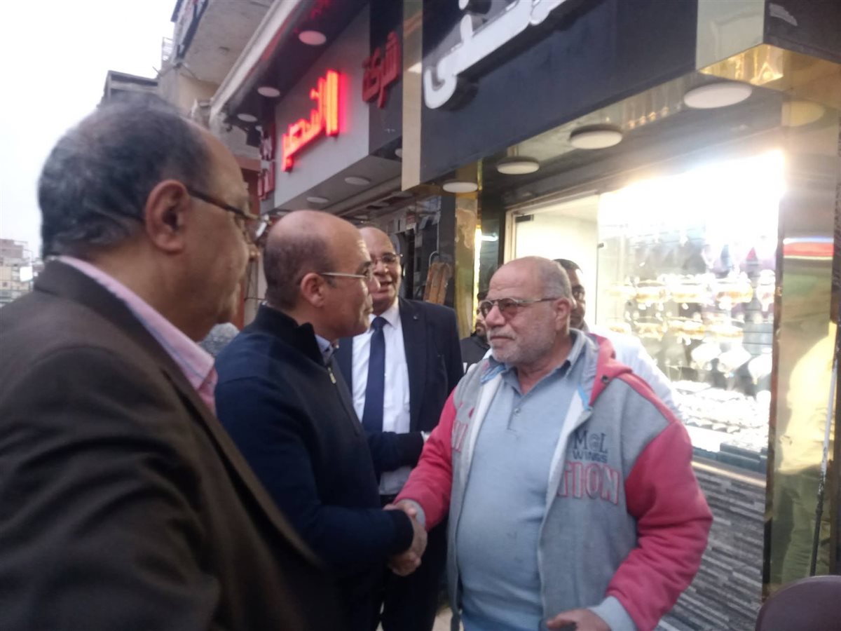 نائب السويس .. في جولة ميدانية بشوارع المدينة .. بعد أن أدي مهمته بمجلس النواب