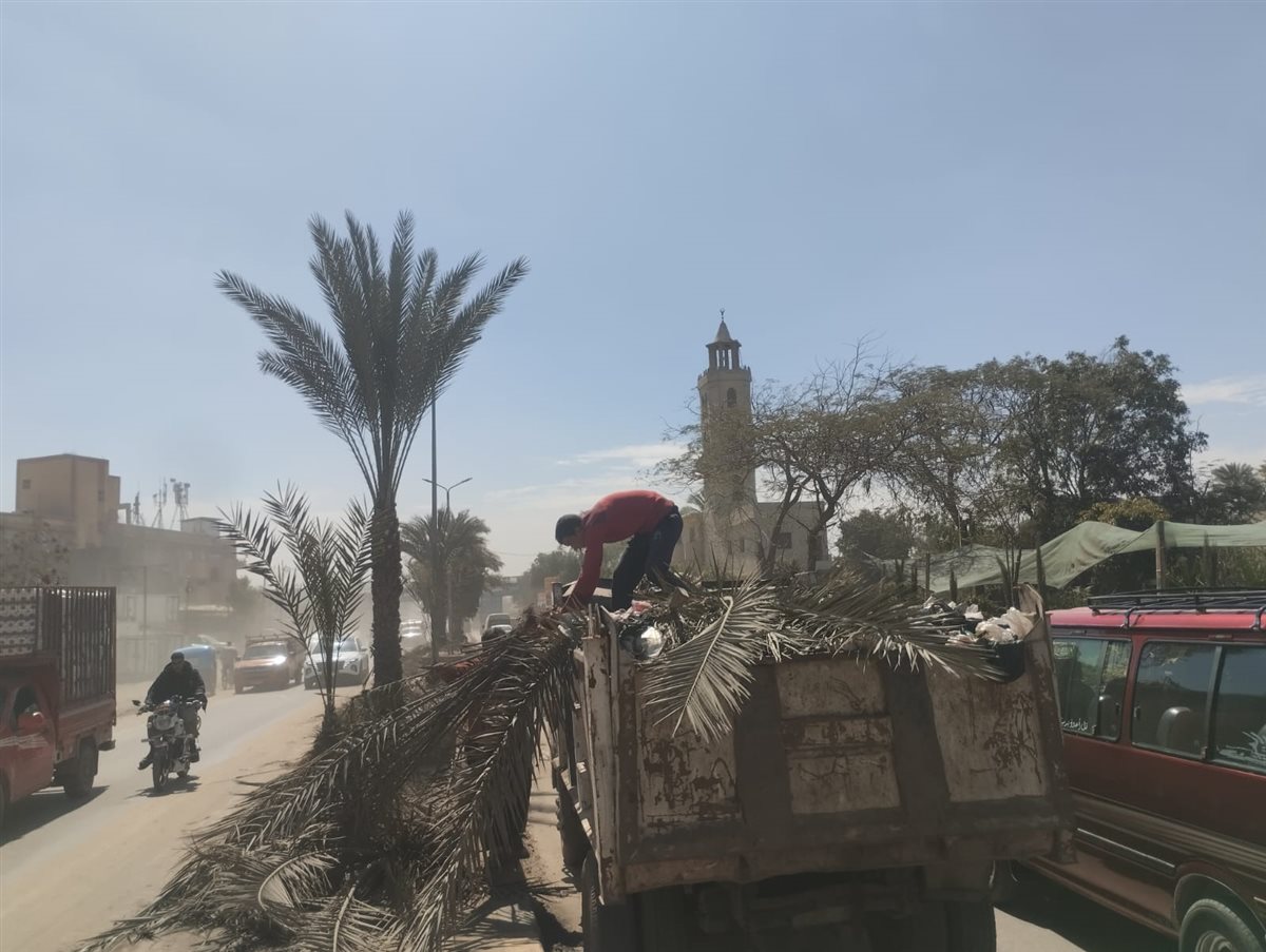 تجريد الشوارع ورفع القمامة من قرى مركز أبو النمرس بجنوب الجيزة بمتابعة رئيس المدينة