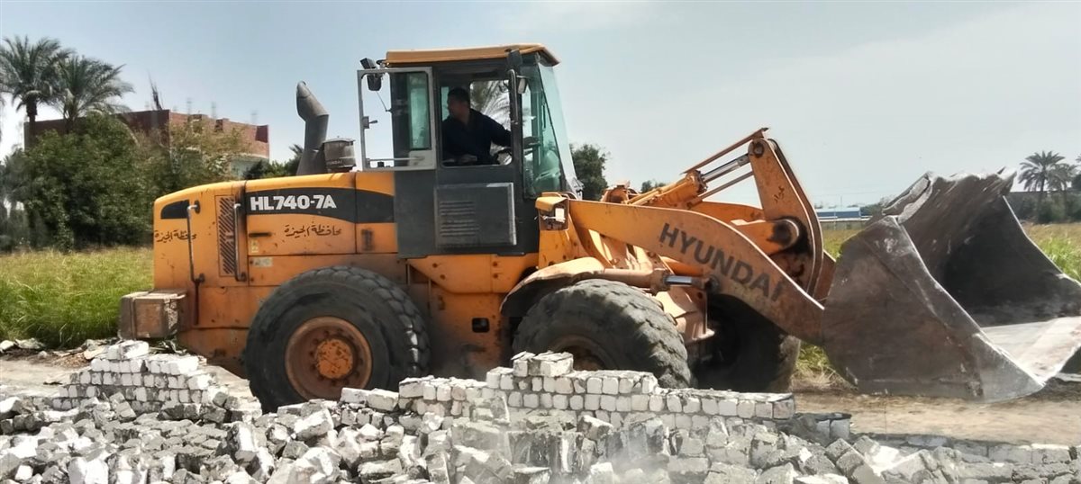 حملات إزالة بمركز أبو النمرس بجنوب الجيزة بمتابعة المهندس رمضان عمارة رئيس المدينة&nbsp;