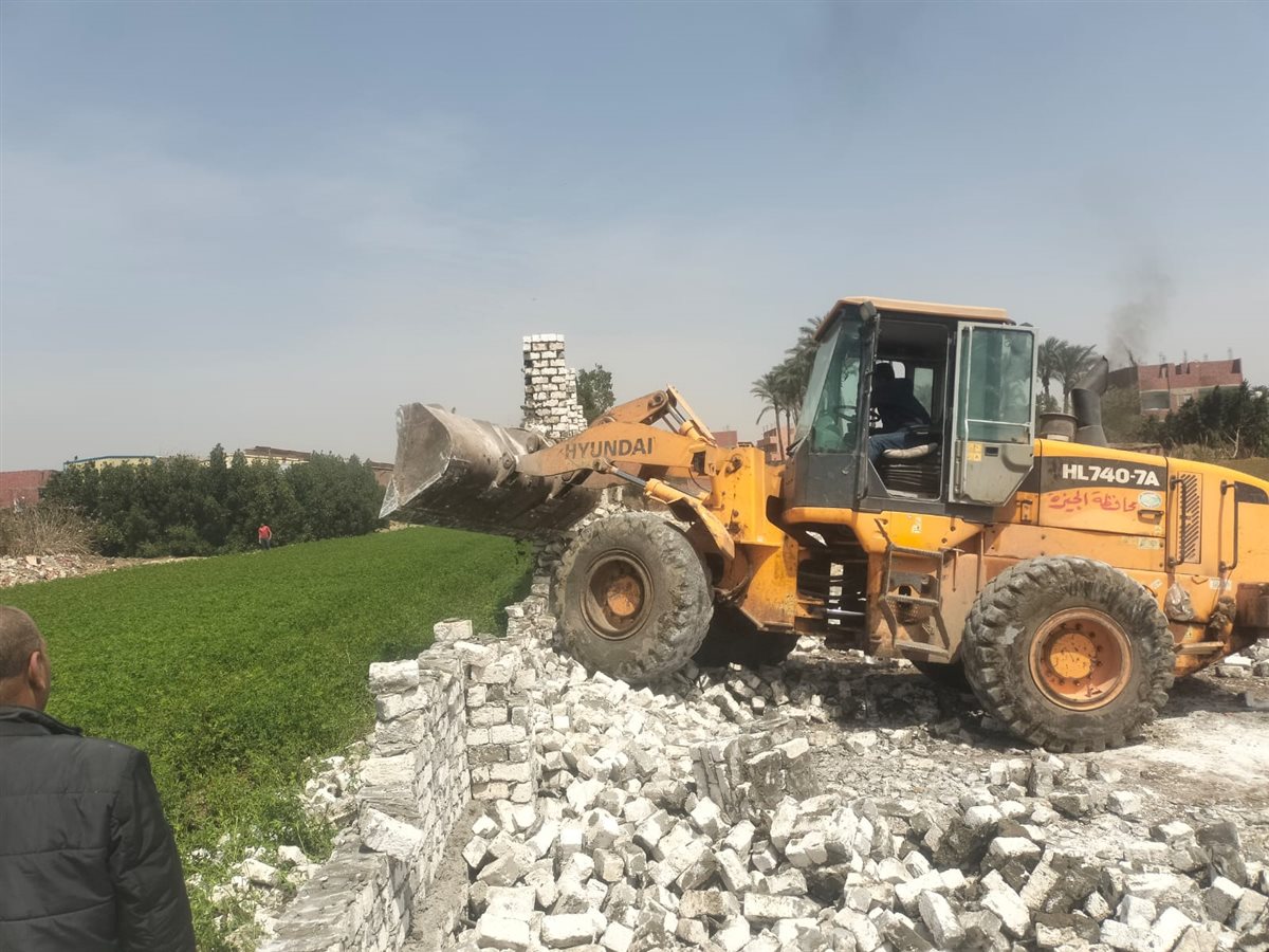 حملات إزالة بمركز أبو النمرس بجنوب الجيزة بمتابعة المهندس رمضان عمارة رئيس المدينة&nbsp;