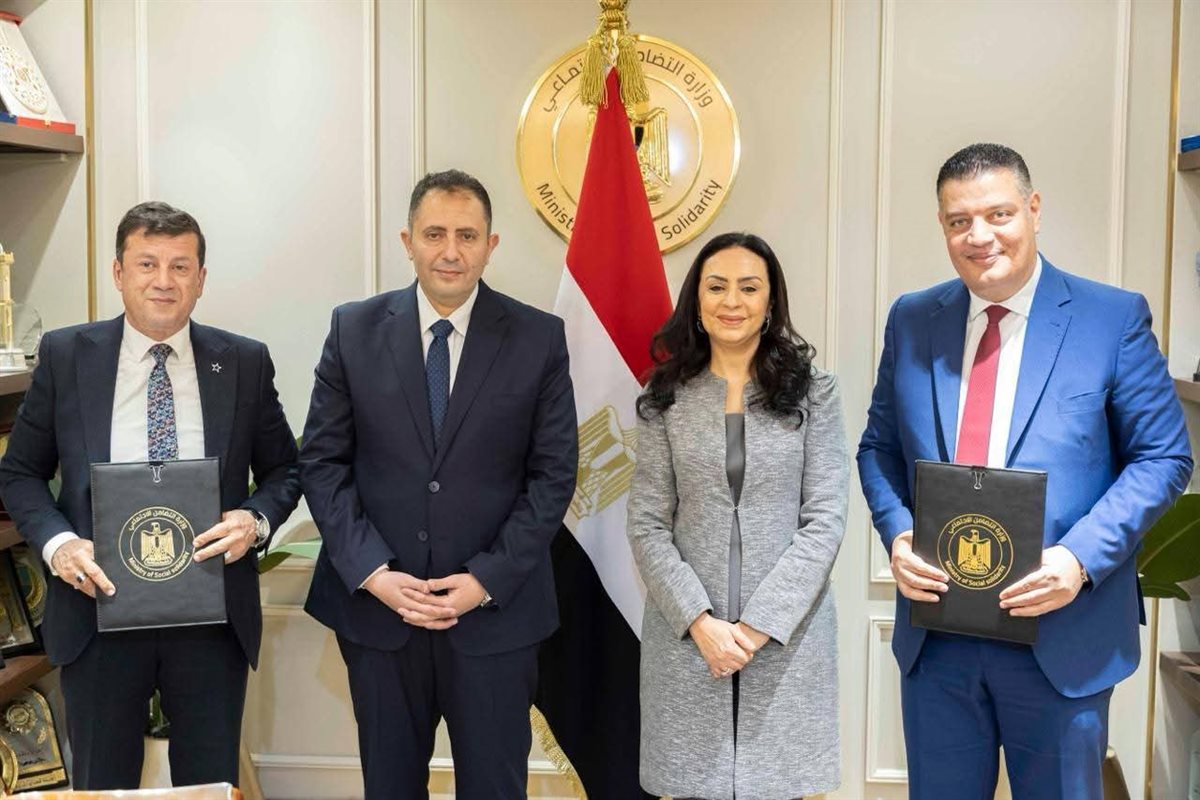 وزيرة التضامن الاجتماعي ومحافظ دمياط يشهدان توقيع