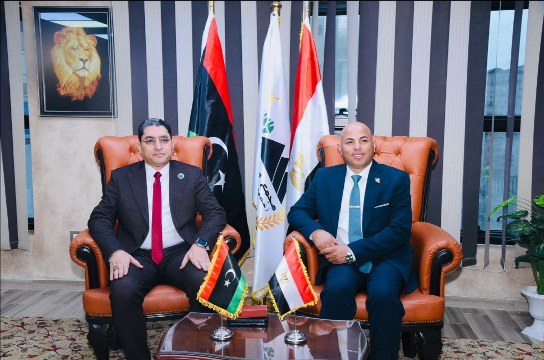 مجمع عمال مصر يبدأ تدريب 25 ألف شاب ليبي لتأهيل الكفاءات الليبية الحديثة
