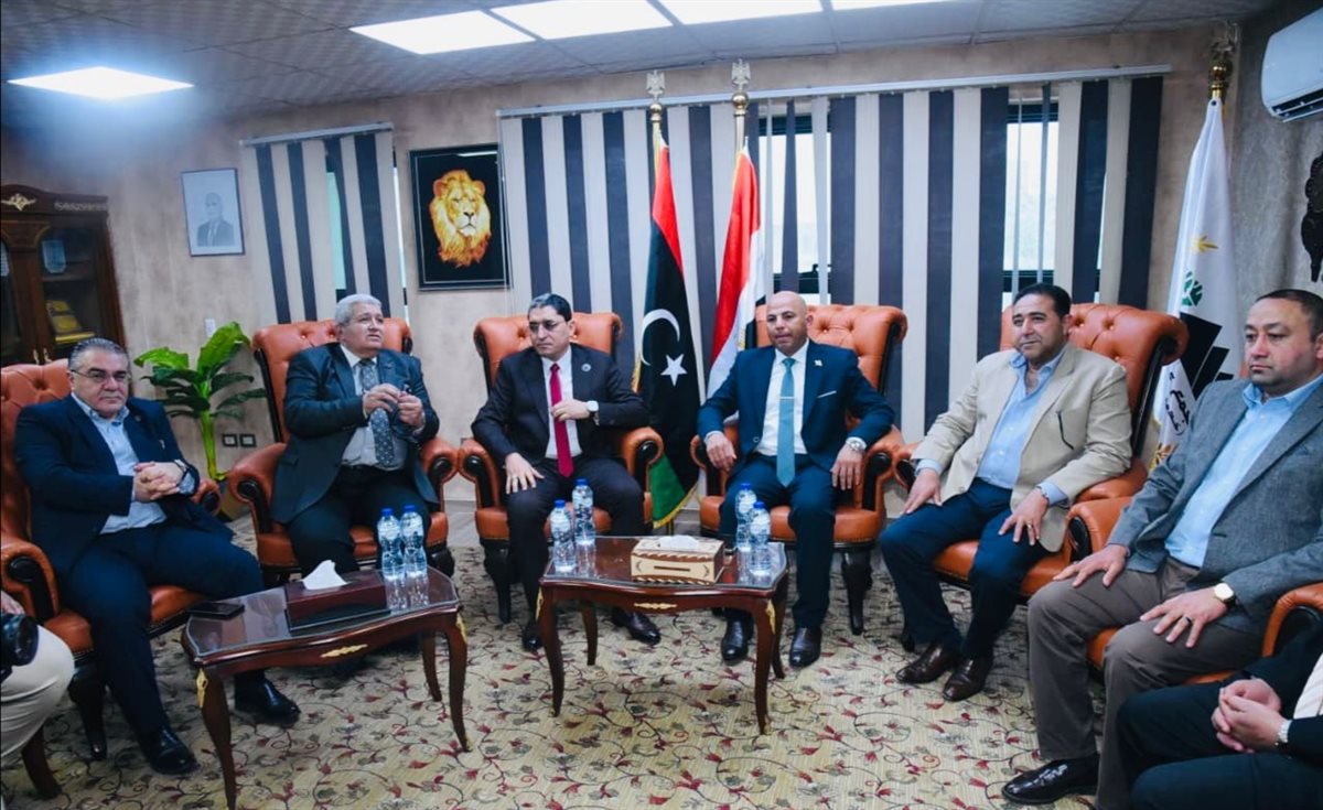 مجمع عمال مصر يبدأ تدريب 25 ألف شاب ليبي لتأهيل الكفاءات الليبية الحديثة