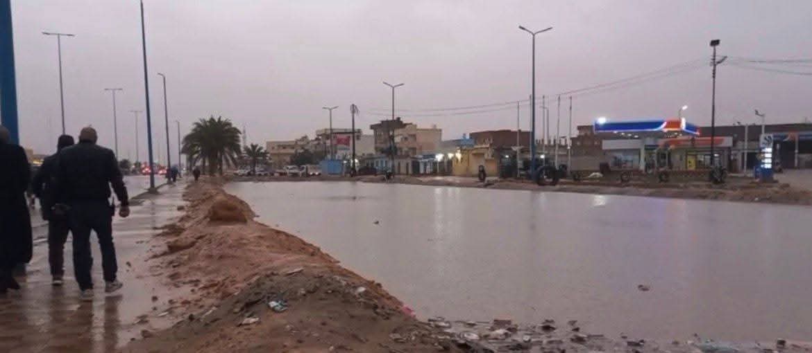 محافظ مطروح يقرر تعطيل الدراسة غدًا الخميس لسوء الأحوال الجوية وسقوط أمطار غزيرة