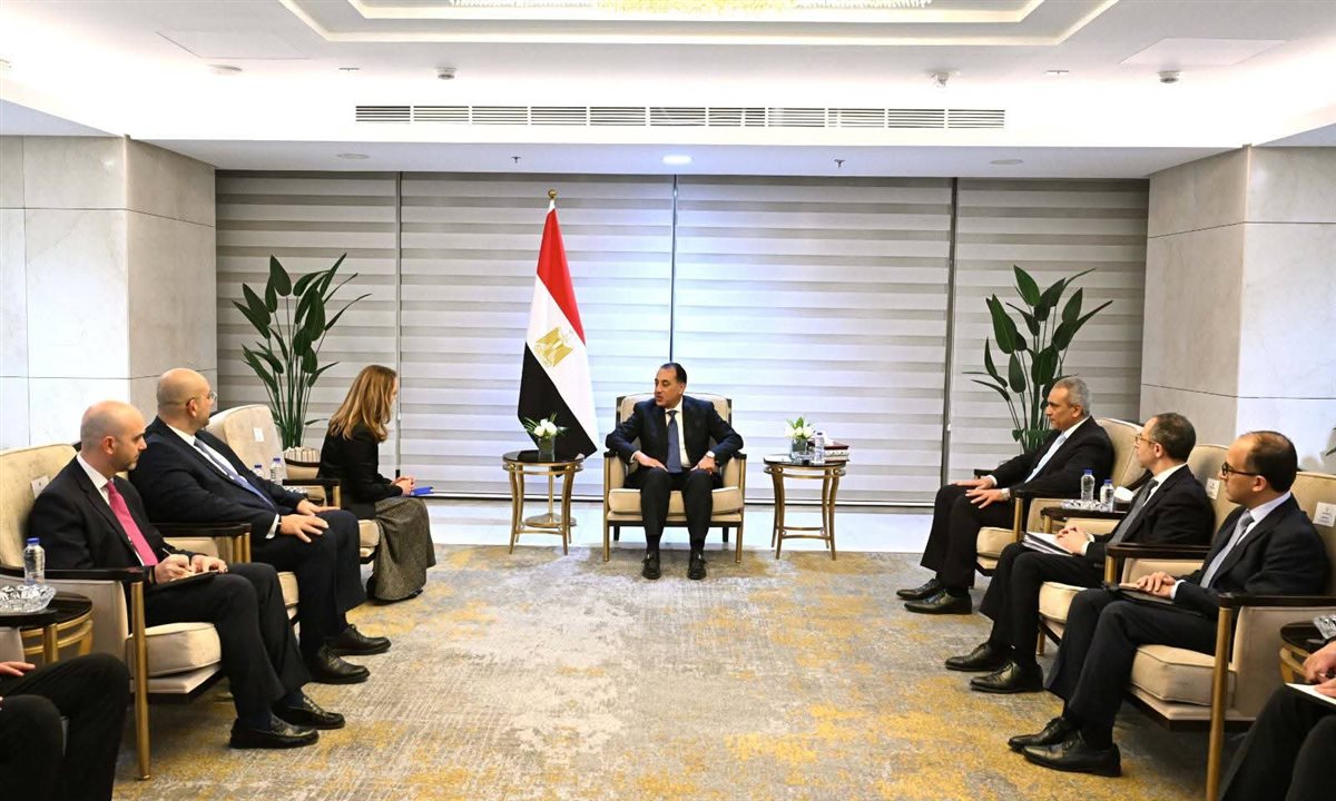 رئيس الوزراء يلتقي المديرة العامة للمنظمة الدولية للهجرة لبحث تعزيز التعاون في ملف الهجرة