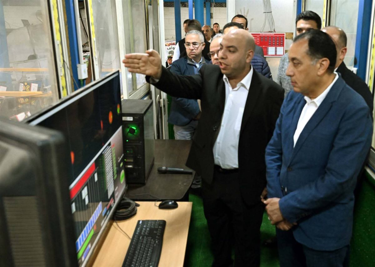 رئيس الوزراء يتفقد محطة الصواف لتعبئة الموالح والحاصلات الزراعية