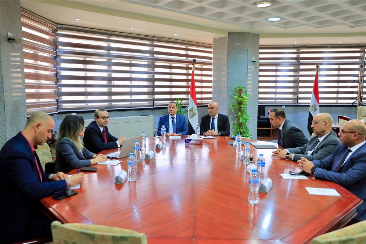 وزير التربية والتعليم يبحث مع رئيس هيئة الرقابة المالية آليات إدراج