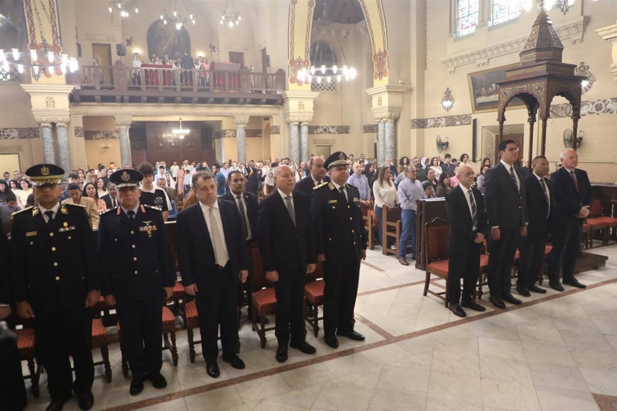 محافظ القاهرة إحتفال الأرمن الأرثوذكس بعيد القيامة برئاسة الأسقف أشود مناتسكانيان مطران الأرمن الأرثوذكس بمصر&nbsp;