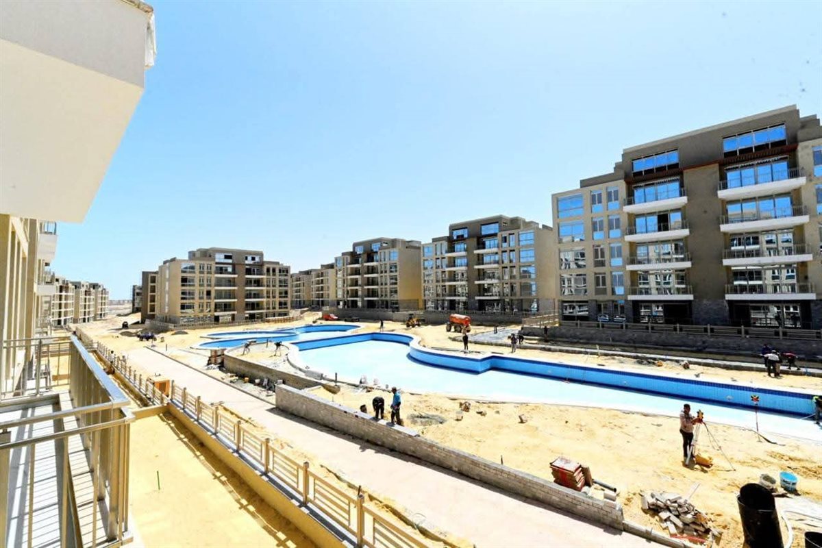 وزيرة الإسكان تتفقد مشروعات مارينا 8 و