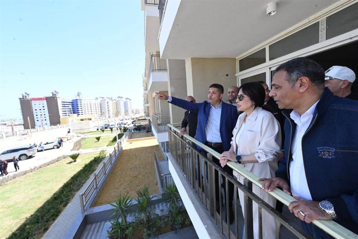 وزيرة الإسكان تتفقد مشروعات مارينا 8 و