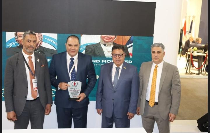 الهيئة العامة للبترول تكرم ادارة الحفر بشركة بدر الدين لإعادة تأهيل 17 مكونًا من رؤوس آبار مصنفة كخردة في مؤتمر ايجبس