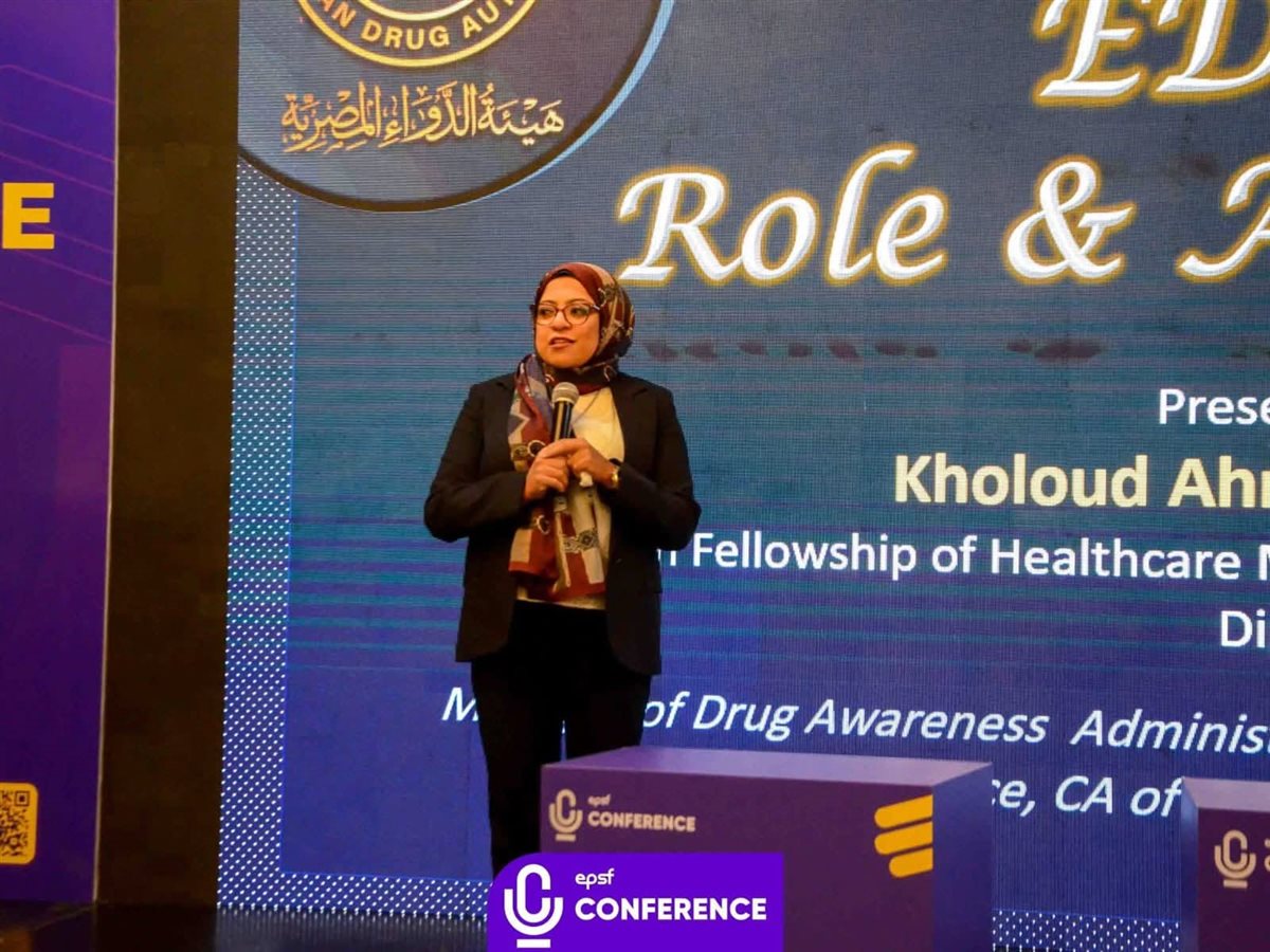 لقاءات مباشرة بين الطلاب وخبراء سوق العمل الصيدلي