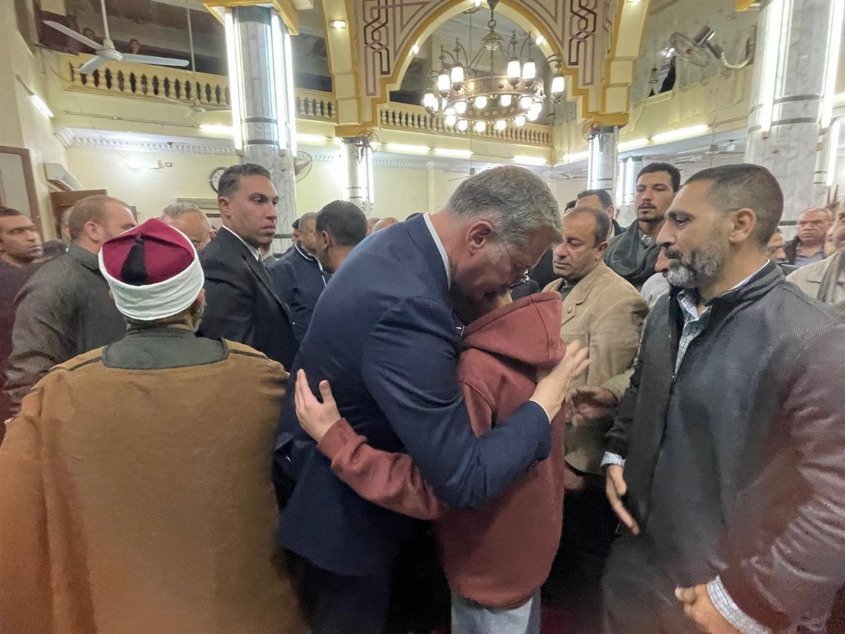 حالة من الحزن تسيطر على المشهد أثناء الجنازة الرسمية