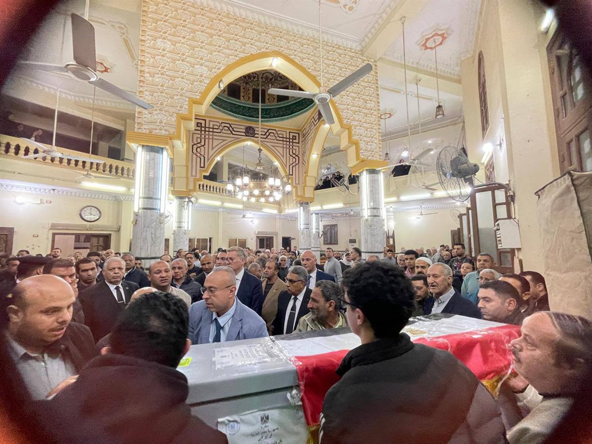 مشهد مهيب أثناء تشييع جثمان المهندس حسام صادق خليفة إلى مثواه الأخير