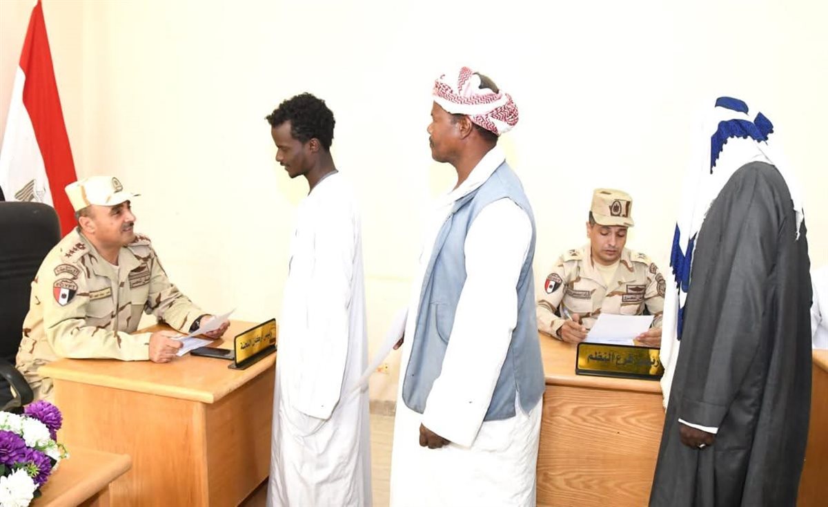 &nbsp;القوات المسلحة تدفع عدد من اللجان التجنيدية لإنهاء المواقف التجنيدية للمواطنين بالمناطق الحدودية