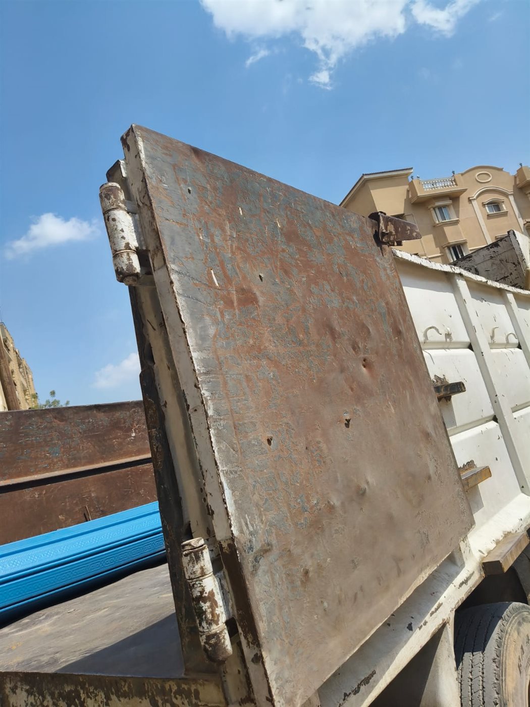 إغلاق فوري ومحاضر قانونية: حي الهرم يضرب بيدٍ من حديد على المحلات المخالفة