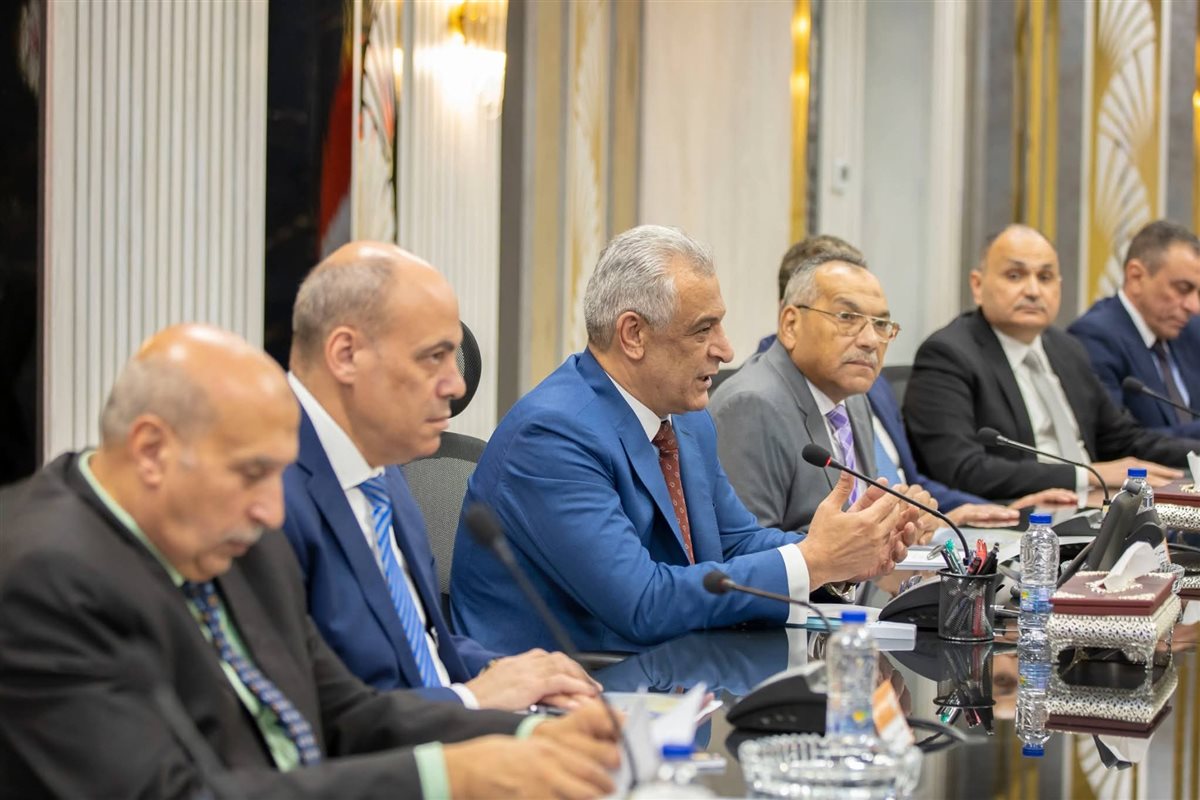 وزير الدولة للإنتاج الحربي يبحث مع محافظ القاهرة مستجدات التعاون في مجالات النقل الأخضر وإدارة المخلفات