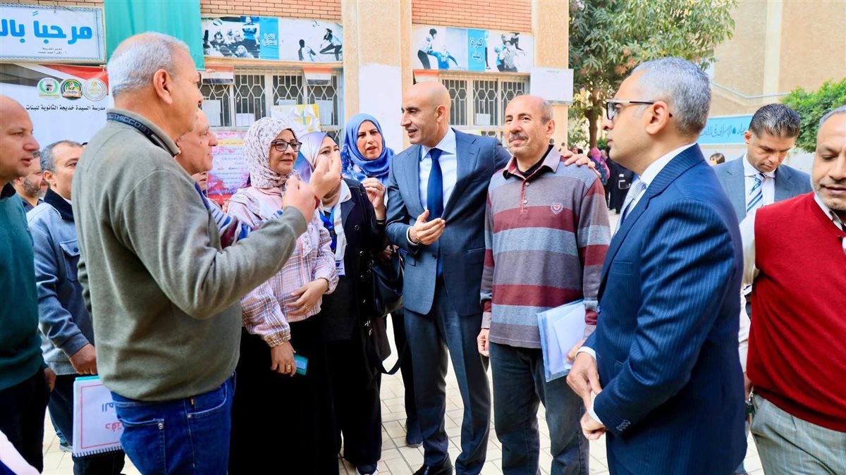 وزير التربية والتعليم يجري جولة تفقدية مفاجئة بعدد من مدارس محافظة الشرقية