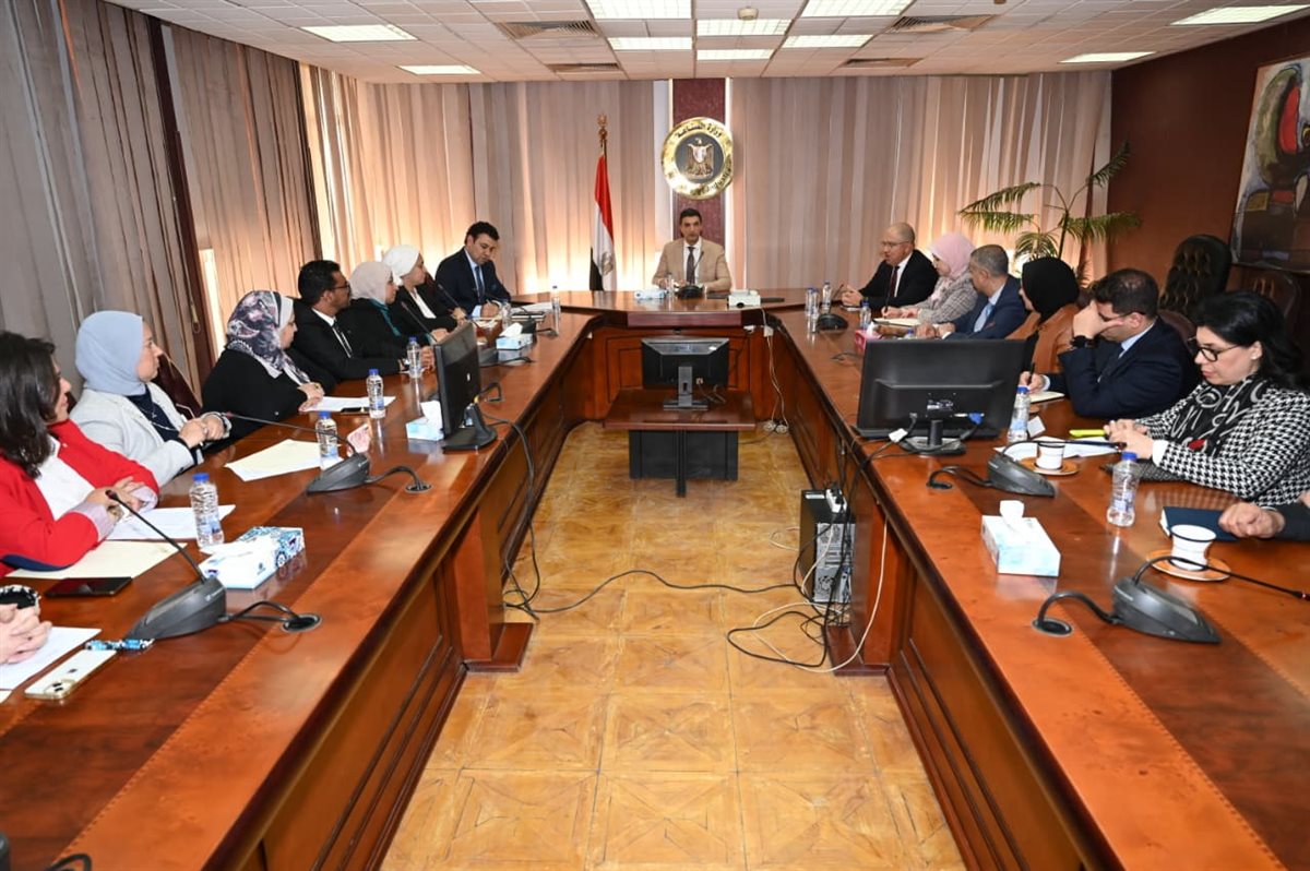 وزير الصناعة يقود خطة شاملة لدعم الحرف التراثية وتعزيز تنافسية المنتج المصري عالميًا