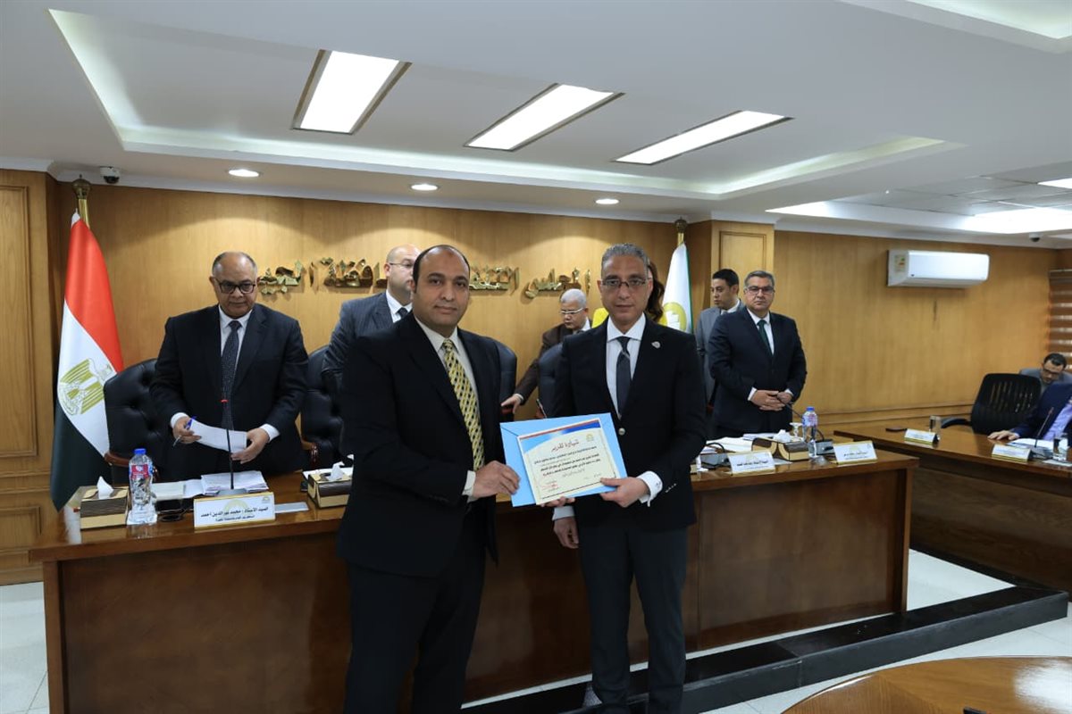 تكريم قيادات المرافق بالجيزة لجهودهم في مواجهة الطقس السيئ ورفع مياه الأمطار