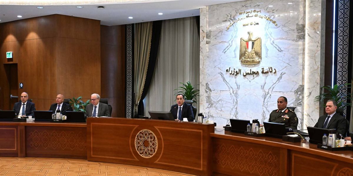 رئيس الوزراء يترأس الاجتماع الأسبوعي للحكومة ويهنيء المسيحيين بمناسبة عيد القيامة المجيد