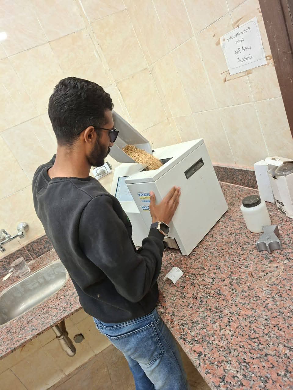 عقب موافقة وزير التموين..محافظ الوادي الجديد: بدء استلام الصوامع والشون لمحصول القمح