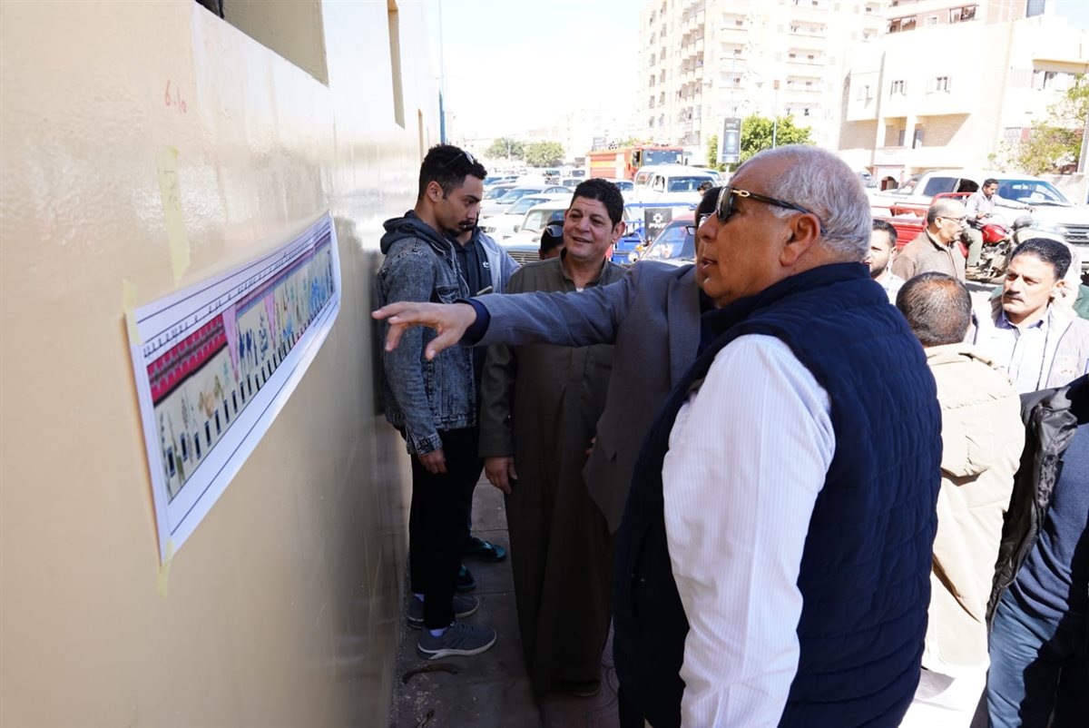 محافظ مطروح في جولة ميدانية لسوق مطروح العمومي