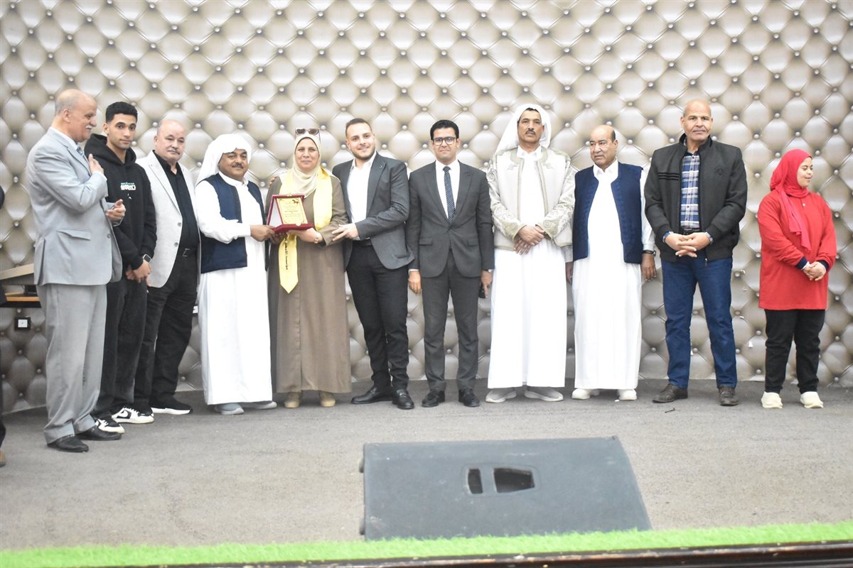 لحظة تكريم الأمهات المثاليات خلال الاحتفالية