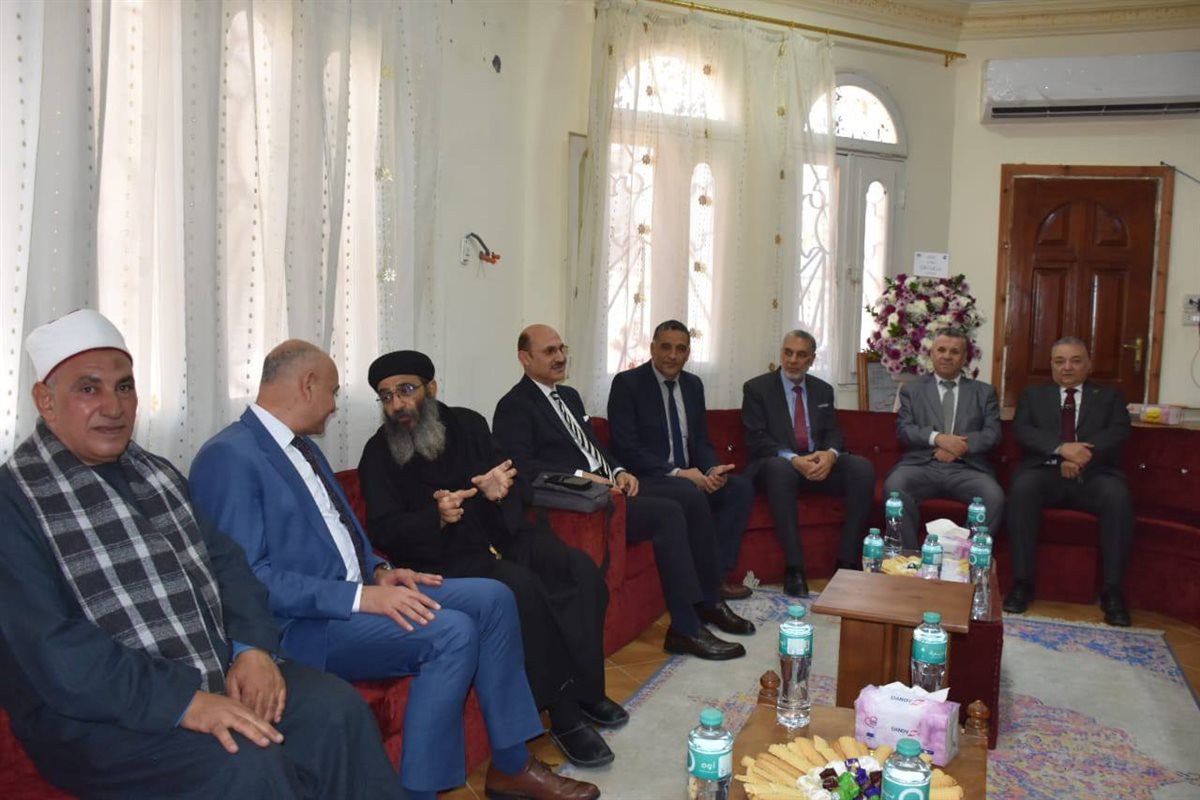 <strong>رئيس جامعة مدينة السادات يهنئ الأقباط بعيد القيامة ويؤكد روح الوحدة الوطنية</strong>