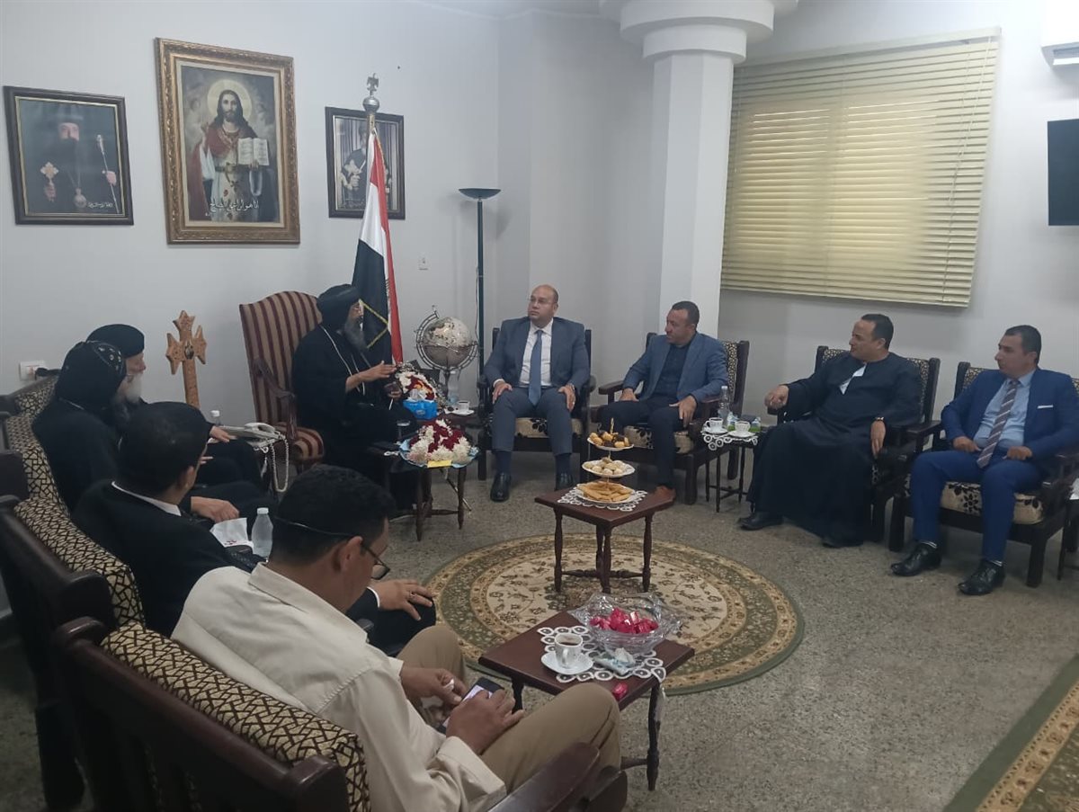 استقبال كنسي وشعبي لنائب محافظ الجيزة داخل مطرانية أطفيح