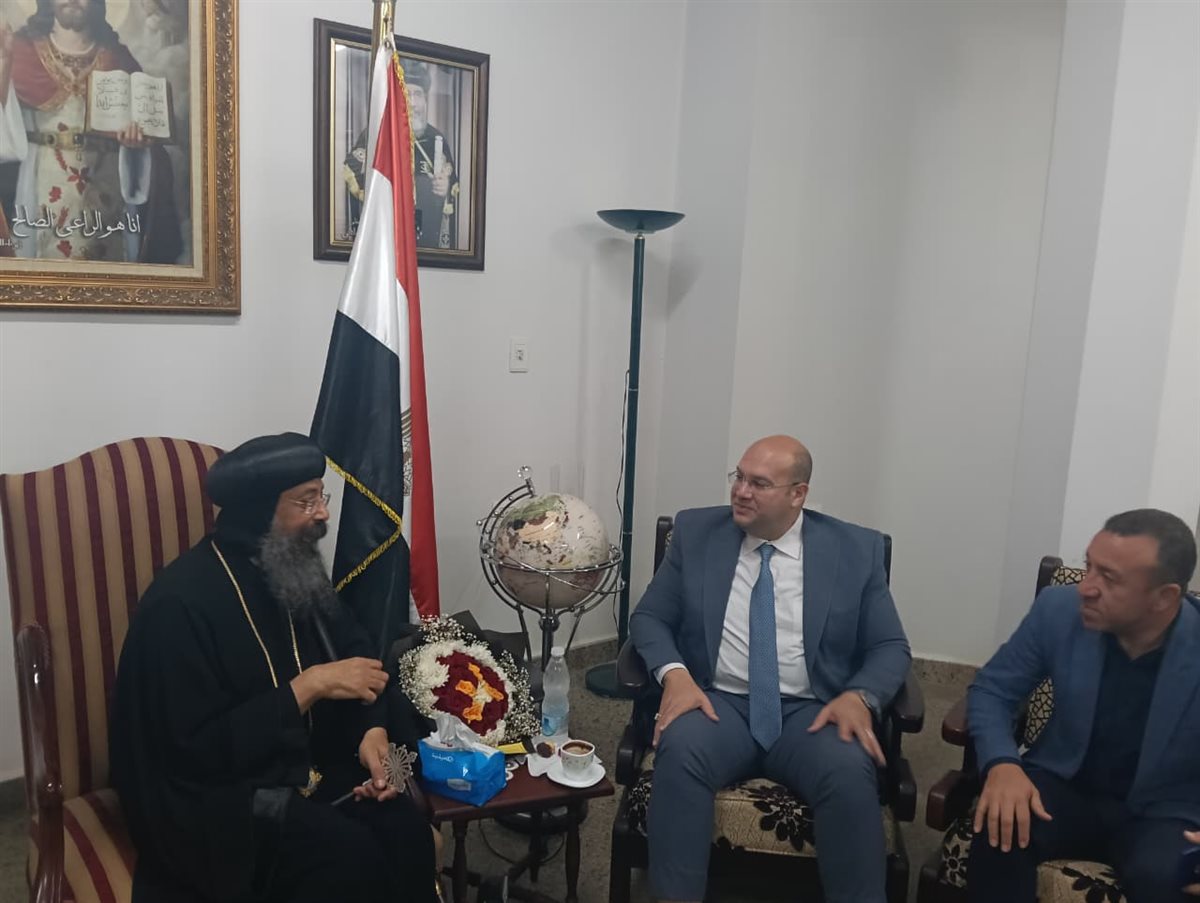 لقاء نائب محافظ الجيزة مع قيادات الكنيسة بأطفيح خلال الزيارة