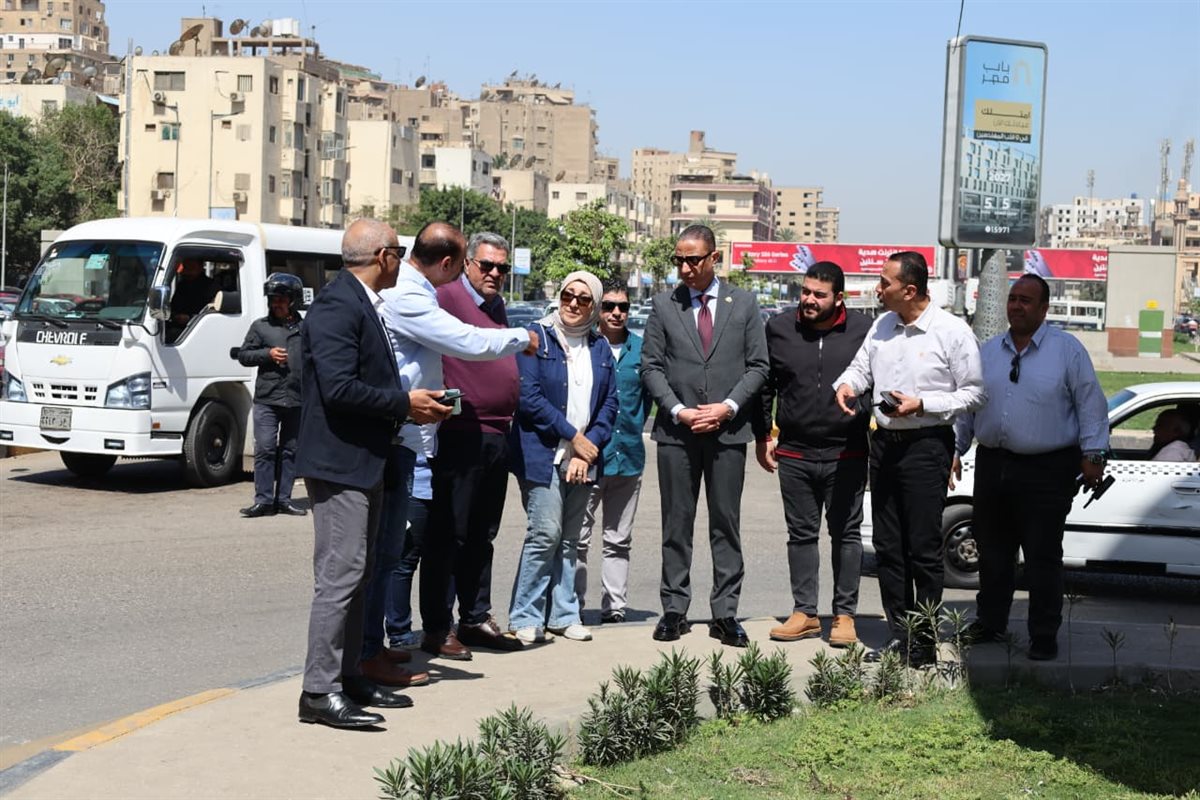 محافظ الجيزة خلال متابعة مشروعات التطوير بالمحافظة