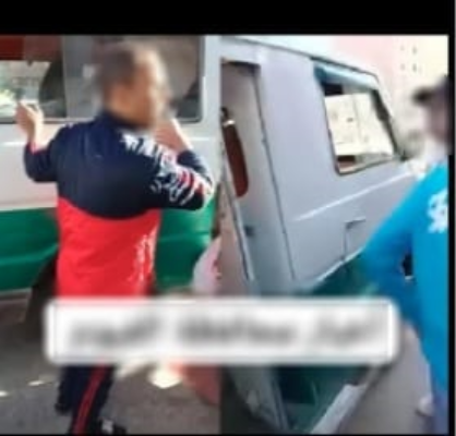 <strong>ضبط سائق ميكروباص بالفيوم</strong> بعد تداول مقطع فيديوأثناء قيامه بتجزئة خط السيرلزيادة قيمة الأجرة من الركاب