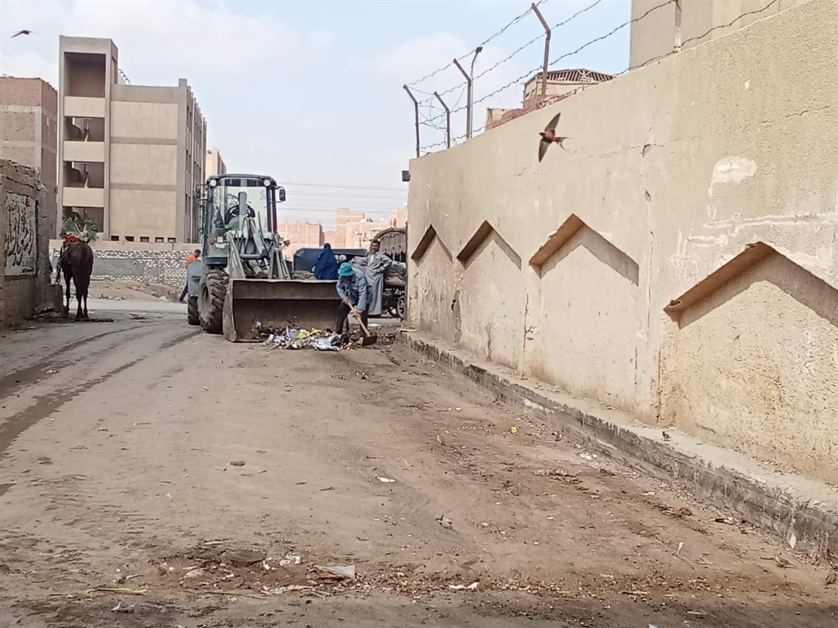 أعمال النظافة وتحسين البيئة في الوحدات المحلية