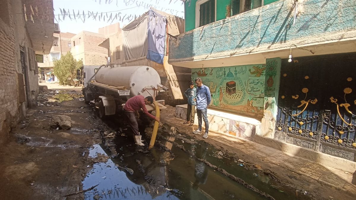 شفط المياه من منطقة البيارة وشارع مركز الدعوة بقرية طموه &nbsp;بــ “أبو النمرس”&nbsp;